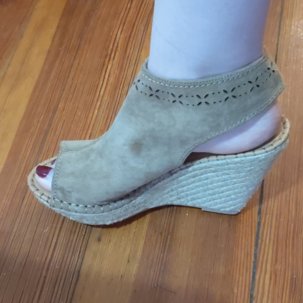 Beige heels